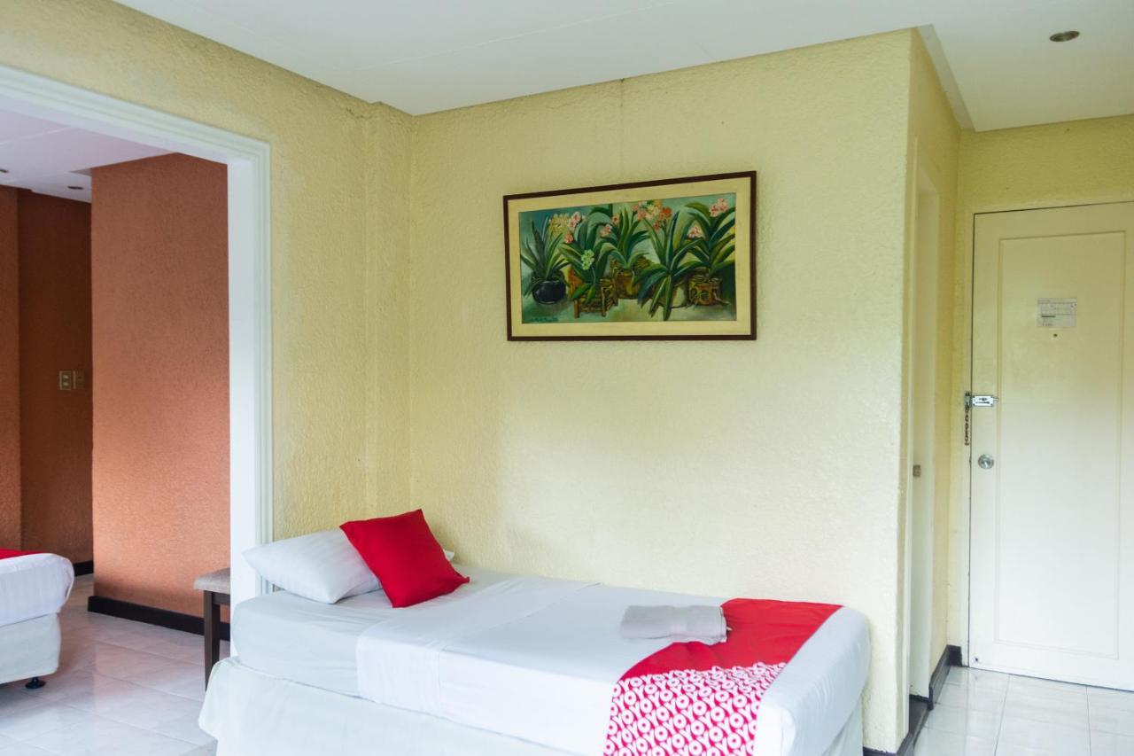 Chito'S Hotel Илоило Экстерьер фото